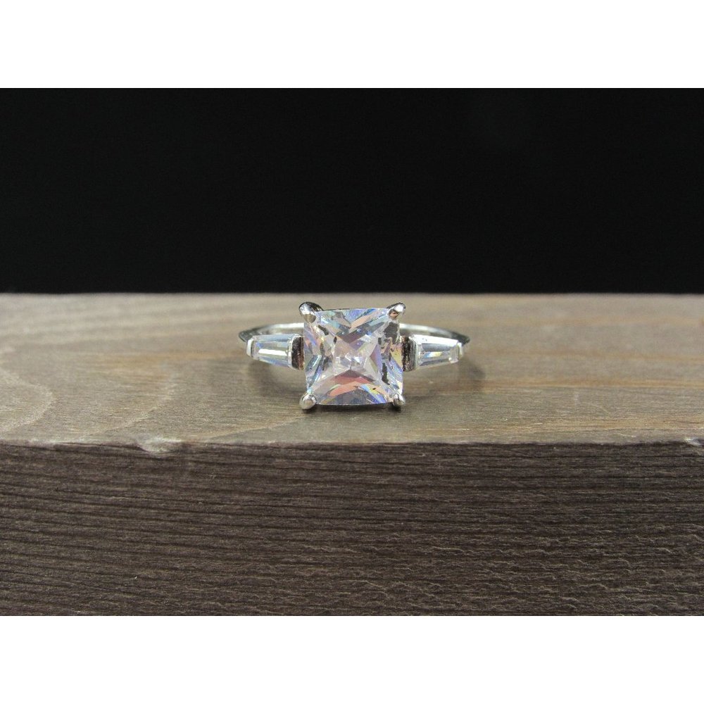 Size 7 Sterling Silver Cubic Zirconia Square With Accents Band Ring Vintage